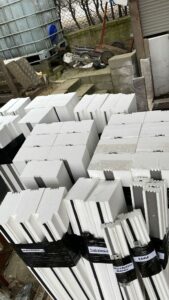 Gotowe elementy Polaryt do ciepłego montażu drzwi tarasowych HST oraz poszerzenia z Polarytu – realizacja