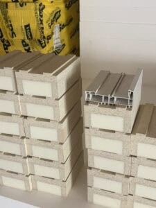 Poszerzenia PURENIT do ciepłego montażu okien i drzwi — gotowe elementy Polyform